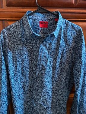 Hugo Boss Men's Navy and Light Blue Micro-Print Button-Down Shirt